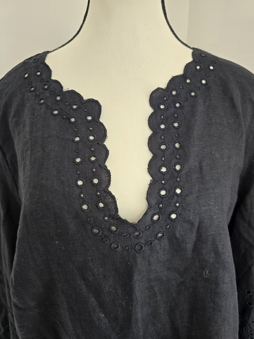 J. Crew Bungalow 100% Linen Black Embroidered Eyelet V-Neck Blouse Large - Picture 2 of 8